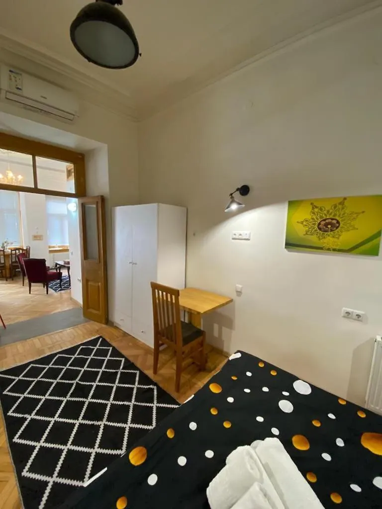 Kontakte von Apartment Chitaia